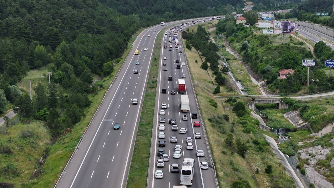 Bolu geçişi resmen kilit! Tatilciler yola çıktı. Her geçen dakika artıyor - Resim: 20